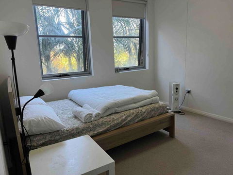 A Private Room - 1 Train Stop To Chatswood CBD - Schoolies Week Accommodation 2