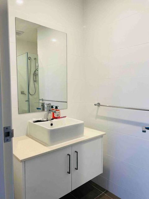 A Private Room - 1 Train Stop To Chatswood CBD - Schoolies Week Accommodation 3