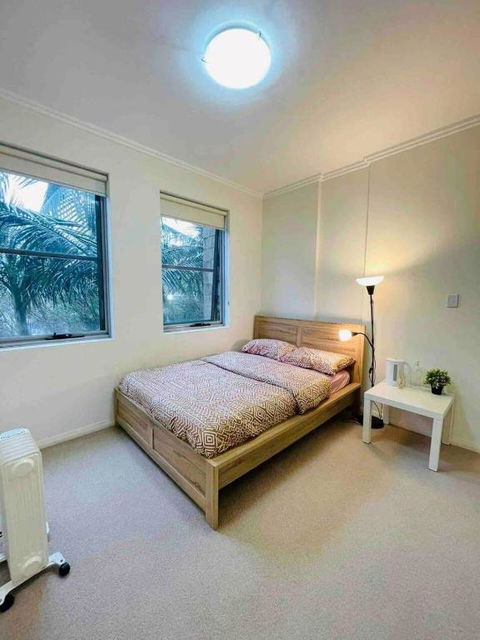 A Private Room - 1 Train Stop To Chatswood CBD - Schoolies Week Accommodation 1