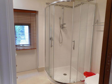 A Spacious Holiday Suite - Schoolies Week Accommodation 1