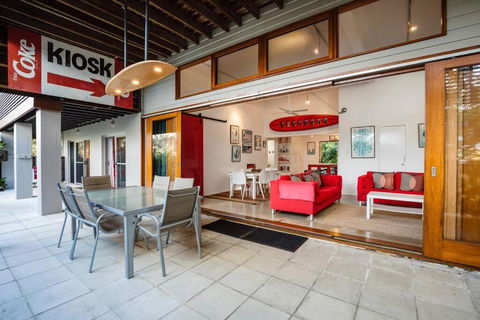 AAA Coke Shack - Schoolies Week Accommodation 0