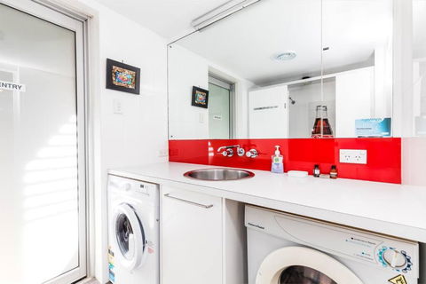 AAA Coke Shack - Schoolies Week Accommodation 1