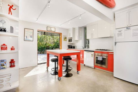 AAA Coke Shack - Schoolies Week Accommodation 2