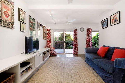 AAA Coke Shack - Schoolies Week Accommodation 4