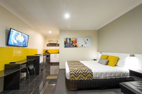 Abbey Motor Inn - Schoolies Week Accommodation 0