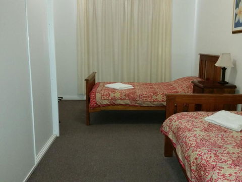 About Town Cottages - Schoolies Week Accommodation 1
