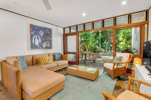 Absolute Beachfront, Heart Of Port Douglas - 24 S - Schoolies Week Accommodation 1