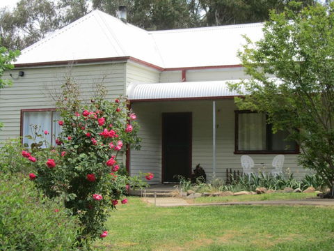 Acacia Cottage - Schoolies Week Accommodation 0