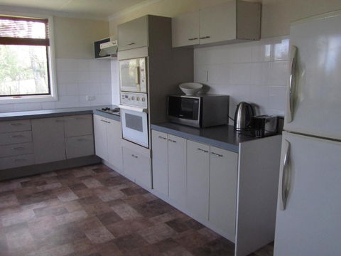 Acacia Cottage - Schoolies Week Accommodation 3