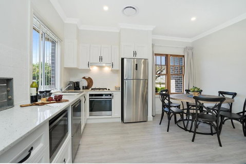 Accommodation Hunter - Adams Street Maitland - Schoolies Week Accommodation 2