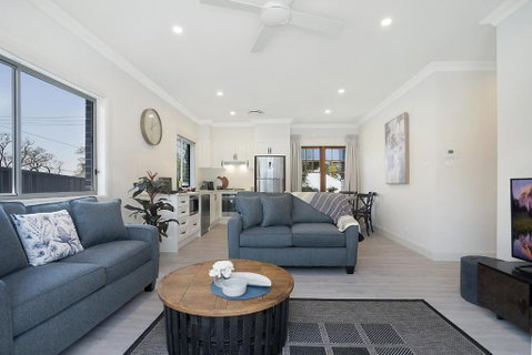 Accommodation Hunter - Adams Street Maitland - Schoolies Week Accommodation 3