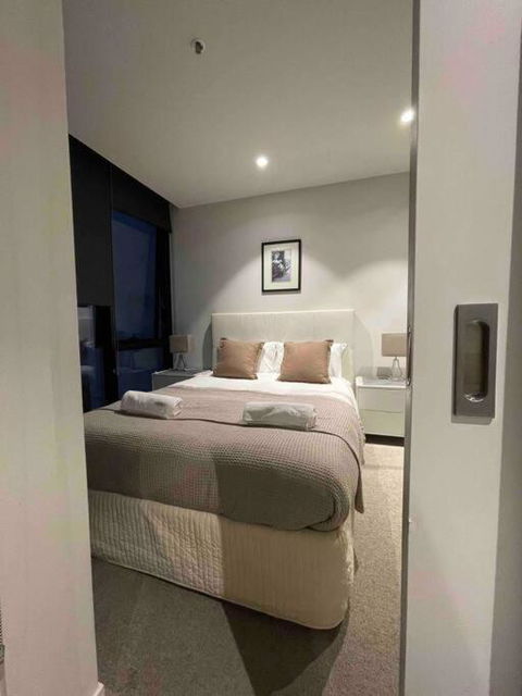 Action In Vibrant Collingwood Fitzroy - Schoolies Week Accommodation 0