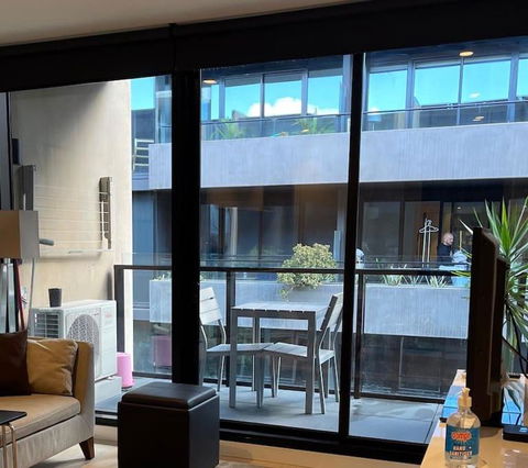 Action In Vibrant Collingwood Fitzroy - Schoolies Week Accommodation 1