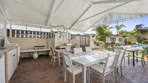 Affordable, Pool, Spa, Beach, Bbq, Sleeps 4 - Schoolies Week Accommodation 3