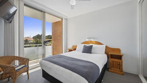 Affordable, Pool, Spa, Beach, Bbq, Sleeps 4 - Schoolies Week Accommodation 4