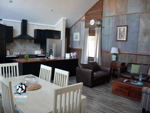 A Beautiful New Property, Walking Distance To The Beach In Esperance WA! - Schoolies Week Accommodation 2