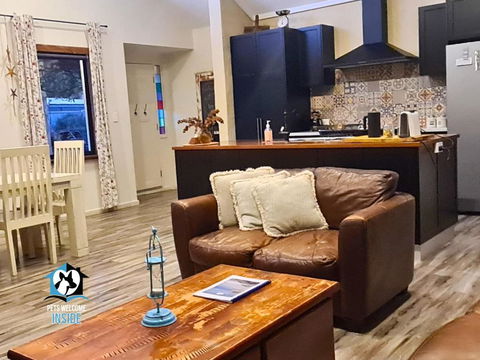 A Beautiful New Property, Walking Distance To The Beach In Esperance WA! - Schoolies Week Accommodation 1