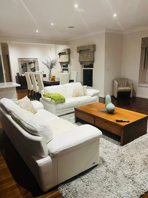 A Beautiful Home - Schoolies Week Accommodation 1