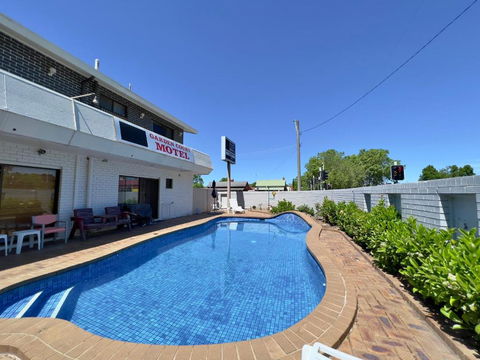 Albury Garden Court Motel - Schoolies Week Accommodation 0