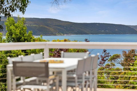 Albys At Lorne - Schoolies Week Accommodation 0