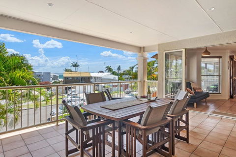 Alex Home With Easy Pathway To The Beach - Schoolies Week Accommodation 0