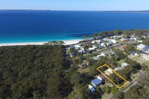 All Decked Out At Hyams Beach By Experience Jervis - Schoolies Week Accommodation 0