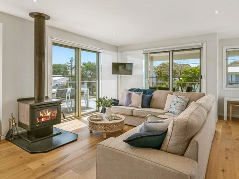 All Decked Out - Schoolies Week Accommodation 1