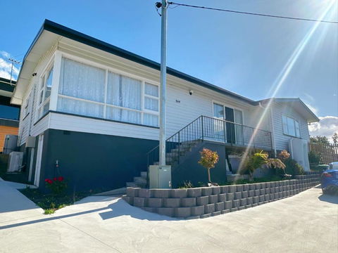 All-Seasons Comfort - Close To CBD & Air Port - Schoolies Week Accommodation 0