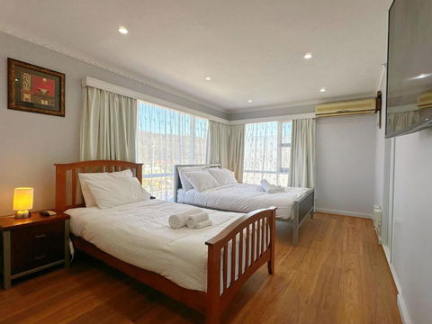 All-Seasons Comfort - Close To CBD & Air Port - Schoolies Week Accommodation 1