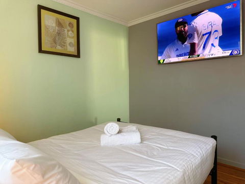 All-Seasons Comfort - Close To CBD & Air Port - Schoolies Week Accommodation 4