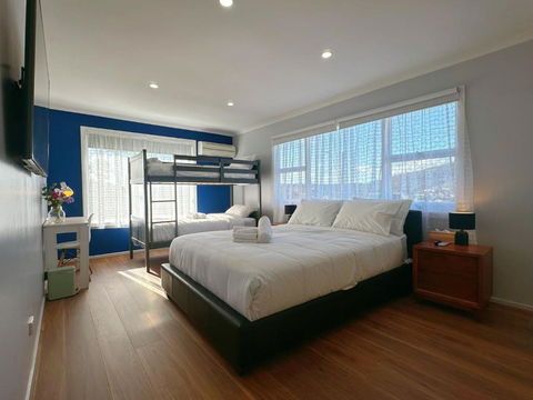 All-Seasons Comfort - Close To CBD & Air Port - Schoolies Week Accommodation 3
