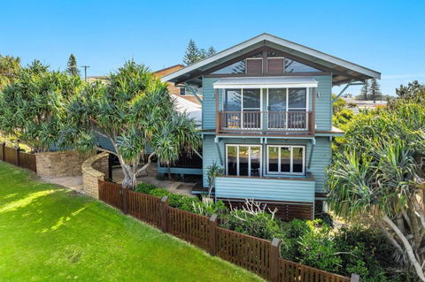 Allawah Cottage - Most Popular Beach House - Schoolies Week Accommodation 1