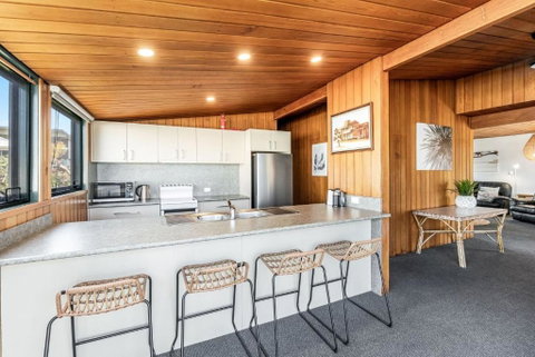 Alli Belle- Hilltop Gem - Schoolies Week Accommodation 2