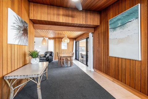 Alli Belle- Hilltop Gem - Schoolies Week Accommodation 4