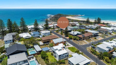 Alli Belle- Hilltop Gem - Schoolies Week Accommodation 0
