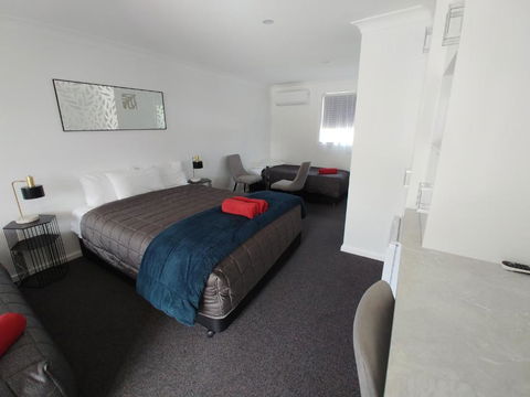 Almond Inn Motel - Schoolies Week Accommodation 1