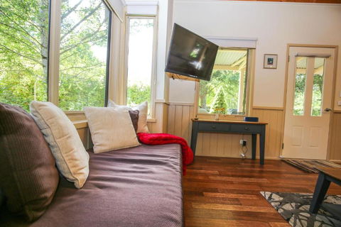 Alpine Arnica Cottage 1 - Schoolies Week Accommodation 4