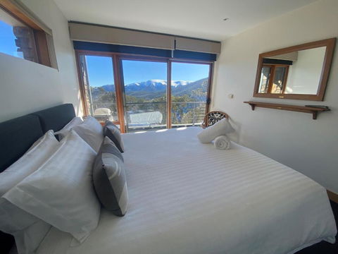 Alpine Woodsmoke Apartments - Schoolies Week Accommodation 2