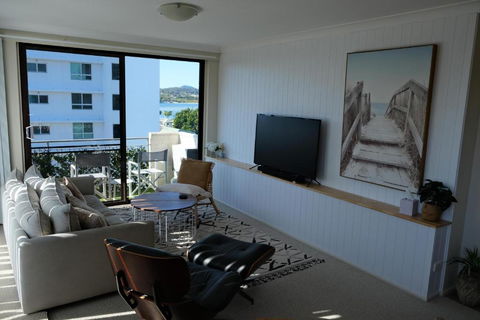 Amaroo 44 - Schoolies Week Accommodation 1