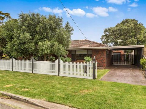 Amaroo By The Bay - Schoolies Week Accommodation 1