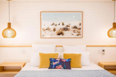 Amaroo Villa - Absolute Beachfront Port Douglas - Schoolies Week Accommodation 4