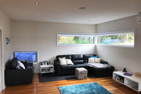 Amazing Ansons Bay Absolute Waterfront Beach House - Schoolies Week Accommodation 1