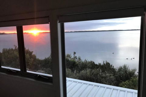 Amazing Ansons Bay Absolute Waterfront Beach House - Schoolies Week Accommodation 4