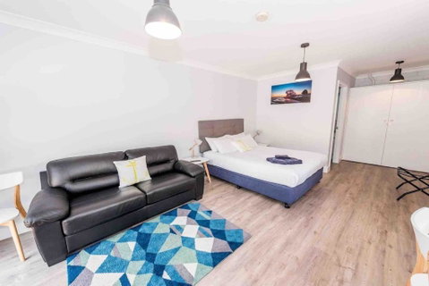 Anchors Away - Schoolies Week Accommodation 0