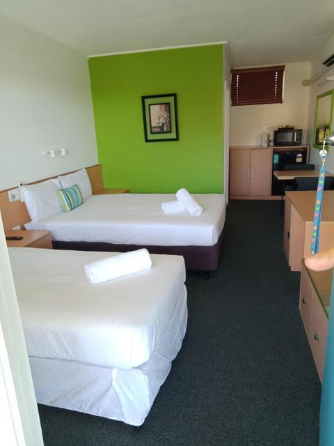 Annerley Motor Inn - Schoolies Week Accommodation 4