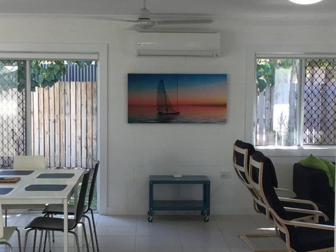 Airy Home - 3 Bedrooms & Office - Schoolies Week Accommodation 4