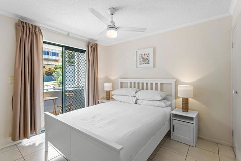 Albion Convenient Hideaway With Parking & Balcony - Schoolies Week Accommodation 1