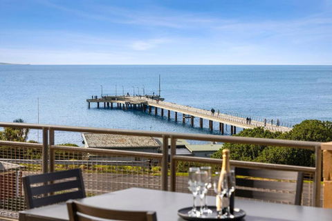 Apartment 13 Pacific Apartments - Schoolies Week Accommodation 0