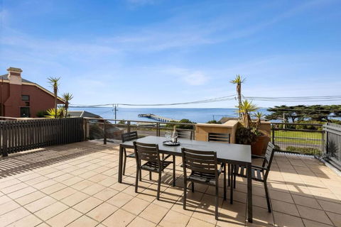 Apartment 13 Pacific Apartments - Schoolies Week Accommodation 2