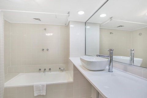 Apartment At College St - Schoolies Week Accommodation 3